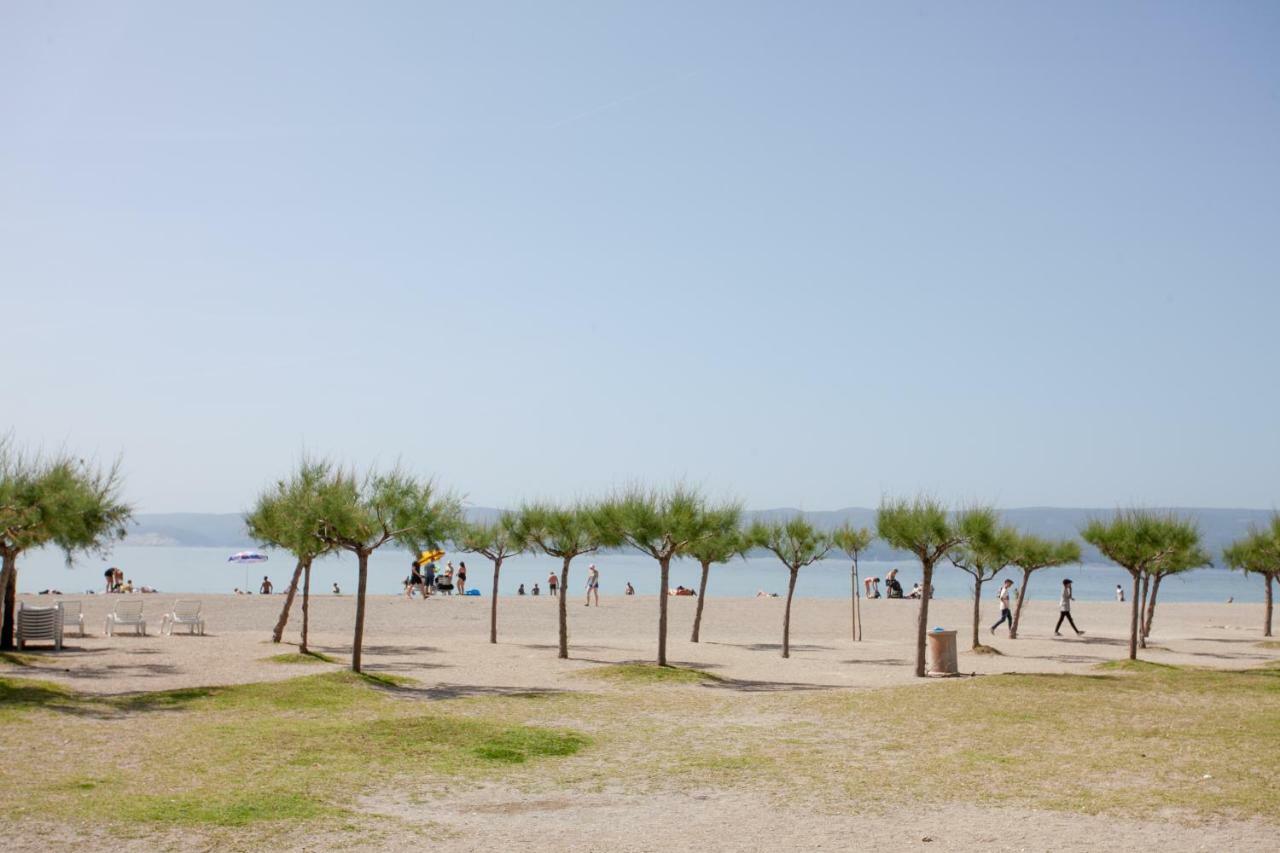 Ap Punta Next To Sandy Beach, Apartment With Garden Omiš Extérieur photo