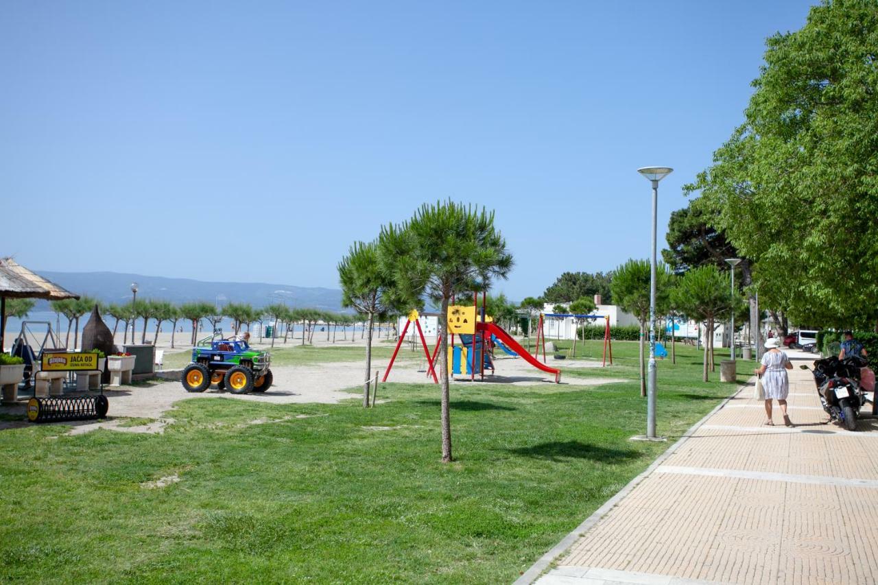 Ap Punta Next To Sandy Beach, Apartment With Garden Omiš Extérieur photo